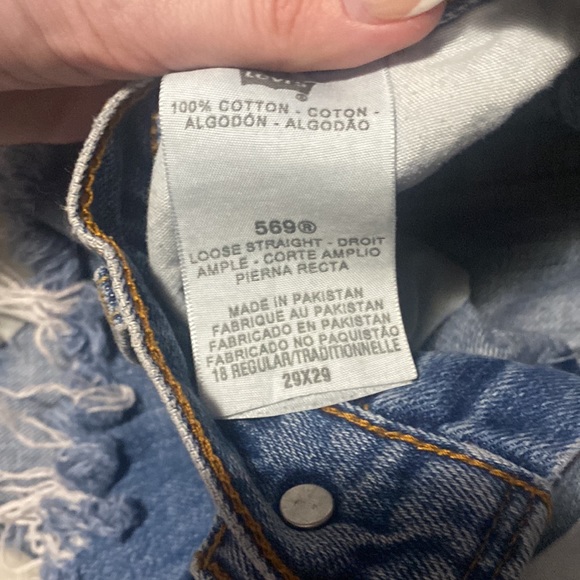 Levi’s Distressed Denim Shorts - Picture 3 of 6